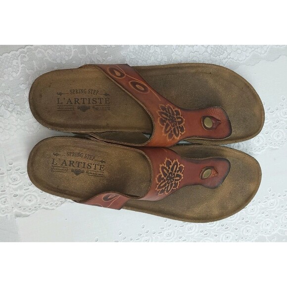 L'Artiste Leather Tooled Sandals 7 Women's Brown Spring Step Slip On Thongs - Picture 5 of 8